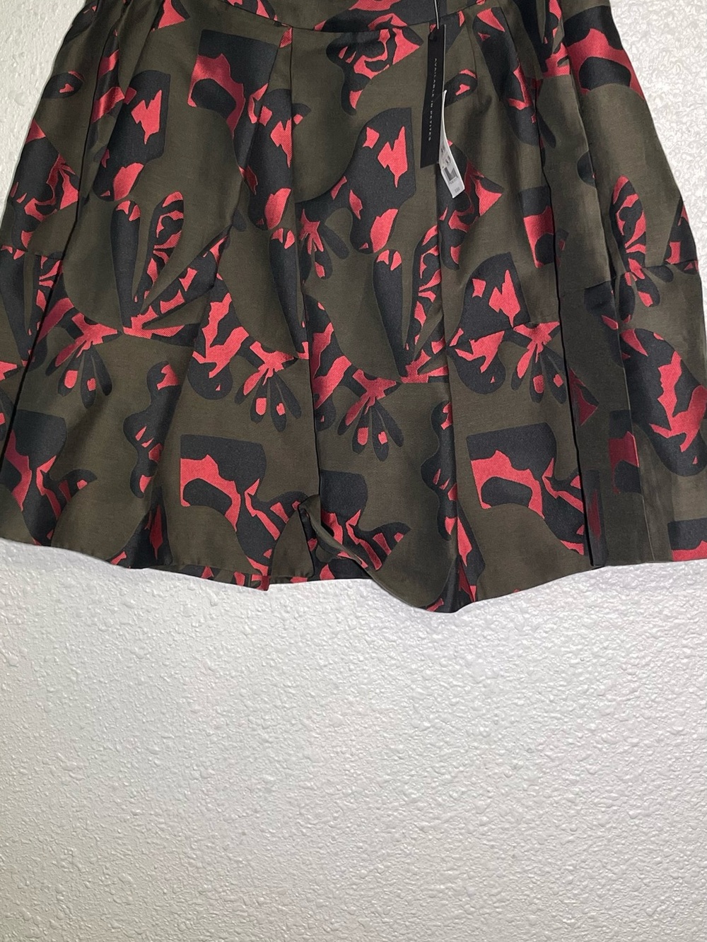 Banana Republic women’s Floral Print Pleated Mini Skirt - Olive & Red size 12